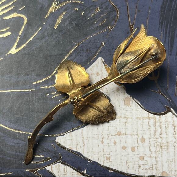SOLD Vintage Large Delicate Gold Rose Flower Brooch - Picture 3 of 8